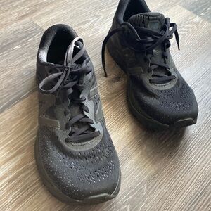 New Balance 880 v.9 men’s size 9.5 running shoe